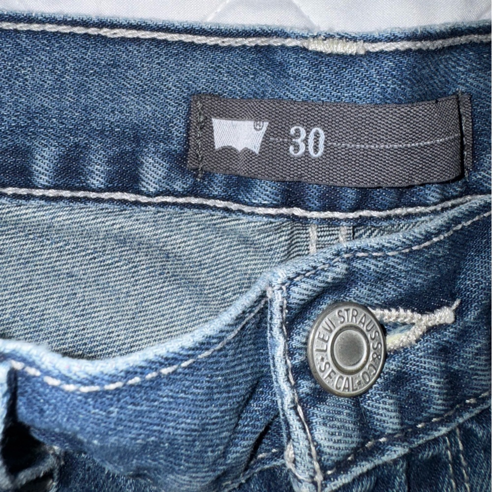 Levi's Classic Blue Jean Shorts - Picture 2 of 4